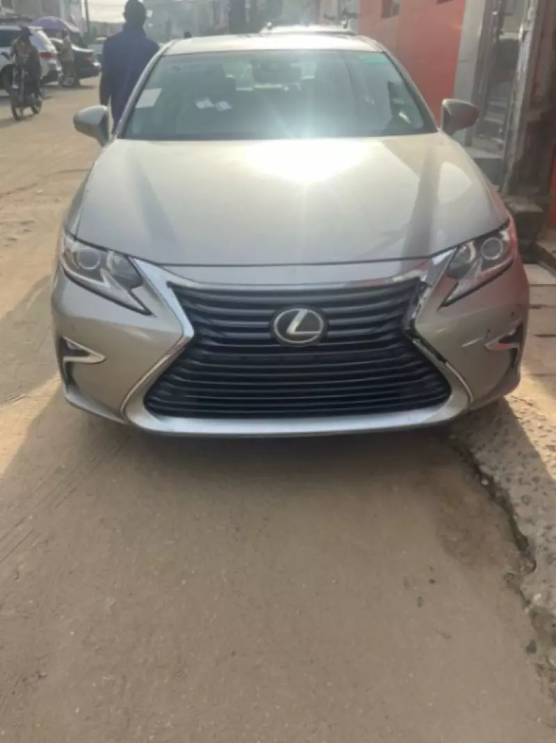 Lexus ES 330   - 2017
