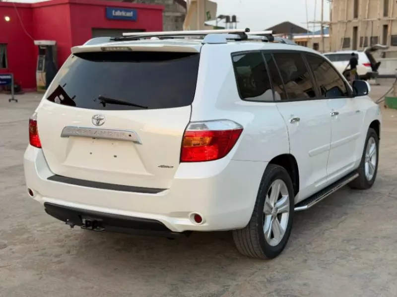 Toyota Highlander   - 2010