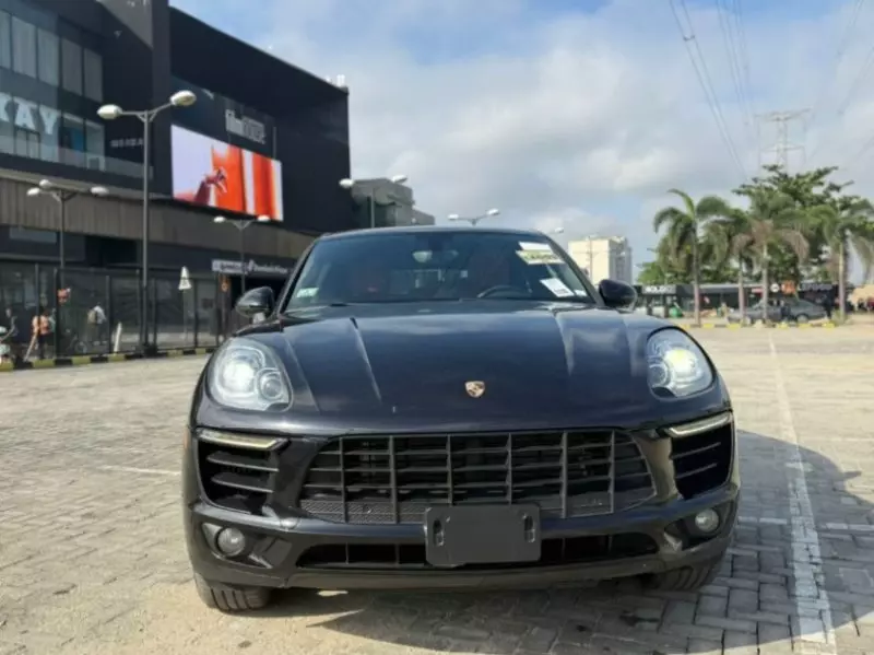 PORSCHE Macan - 2015