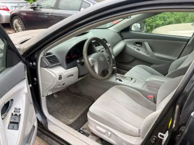 Toyota Camry   - 2011