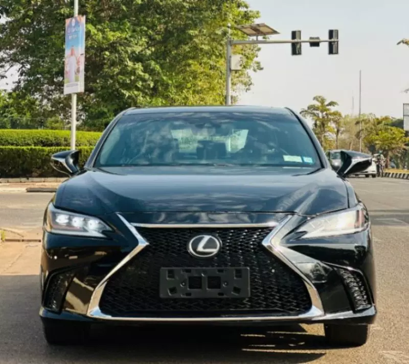 Lexus ES   - 2019