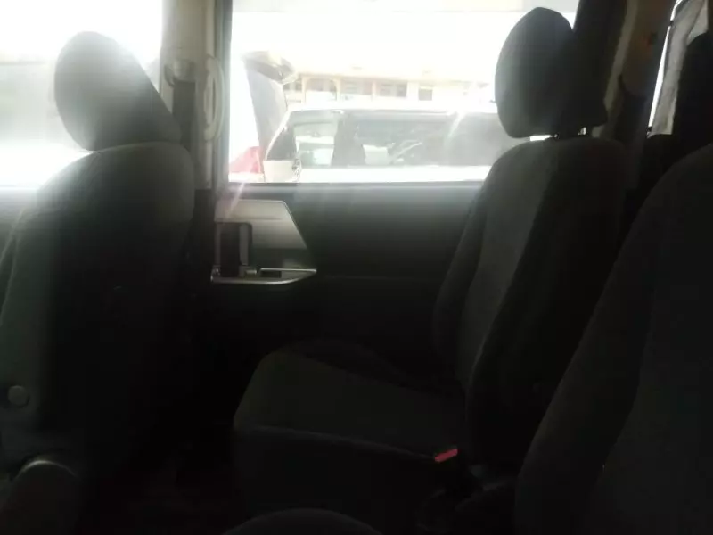 Toyota Noah   - 2011