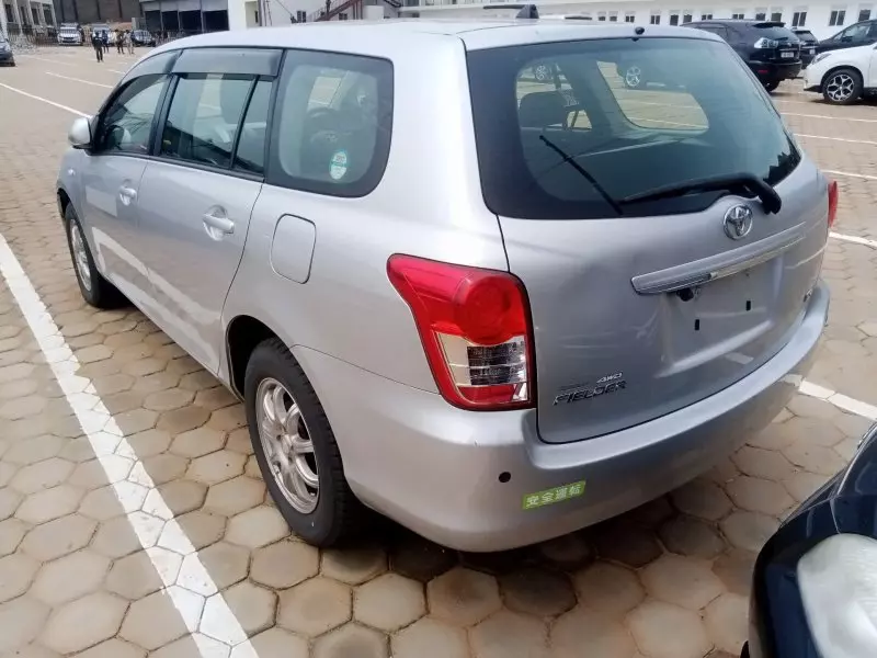 Toyota Fielder    - 2010