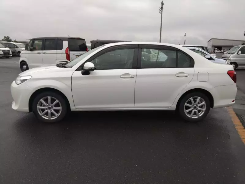 Toyota Axio    - 2016