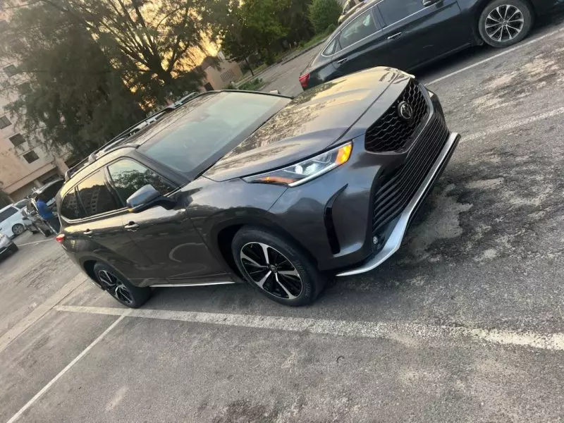 Toyota Highlander   - 2021