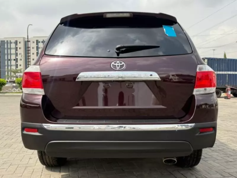 Toyota Highlander   - 2013