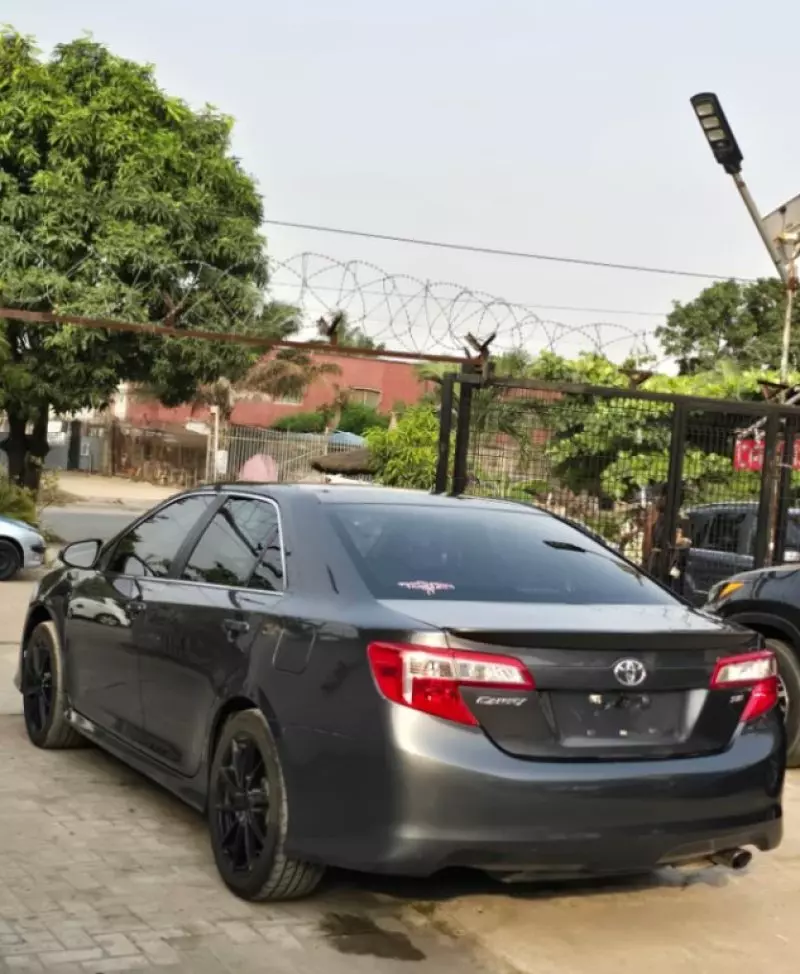 Toyota Camry - 2012