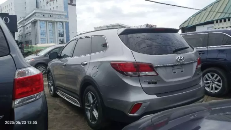 Hyundai Santa Fe   - 2014