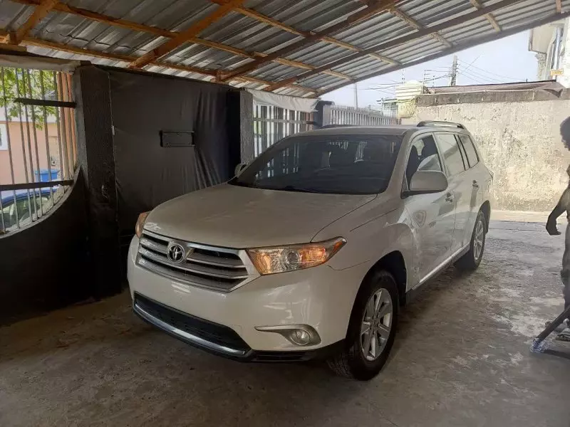 Toyota Highlander   - 2011