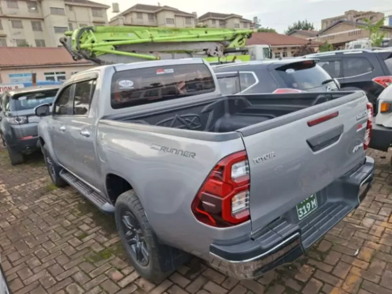 Toyota Hilux   - 2019