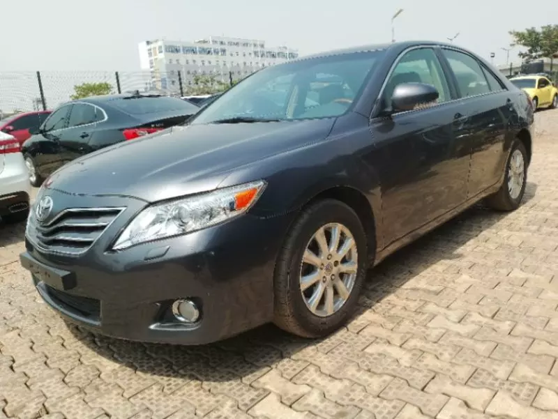 Toyota Camry   - 2011