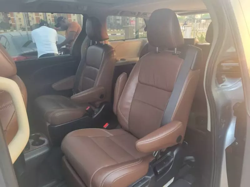 Toyota Sienna   - 2017