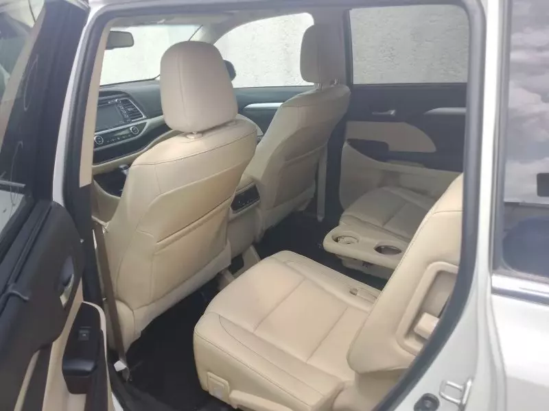 Toyota Highlander   - 2015