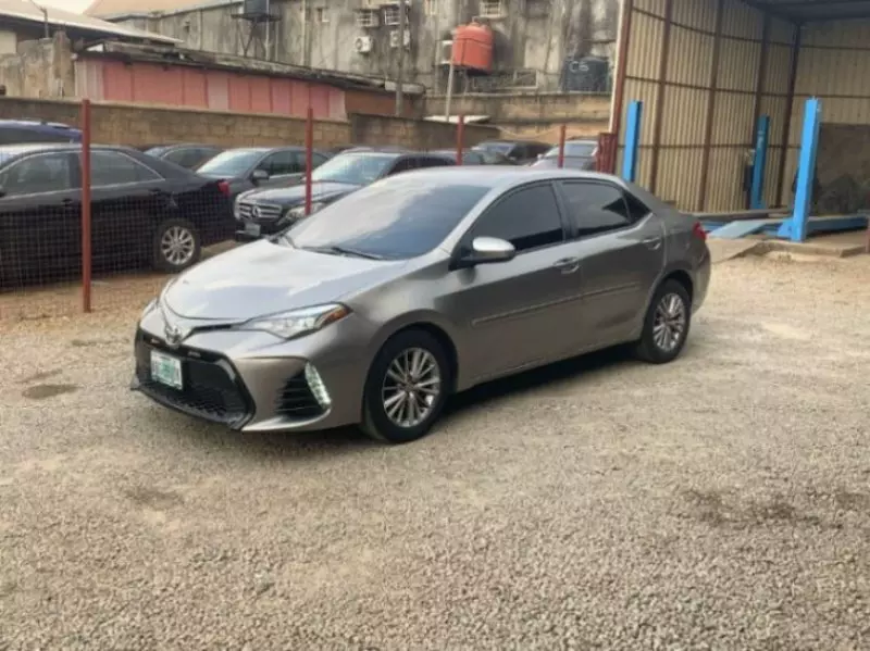 Toyota Corolla   - 2015
