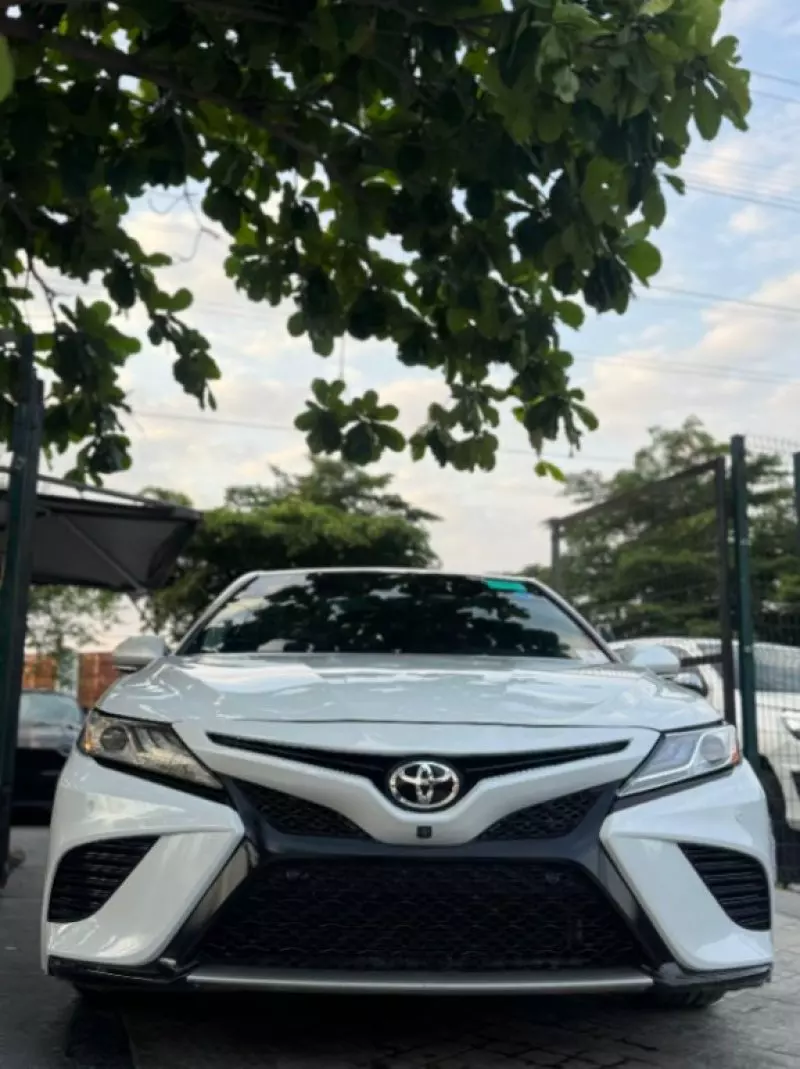 Toyota Camry   - 2018