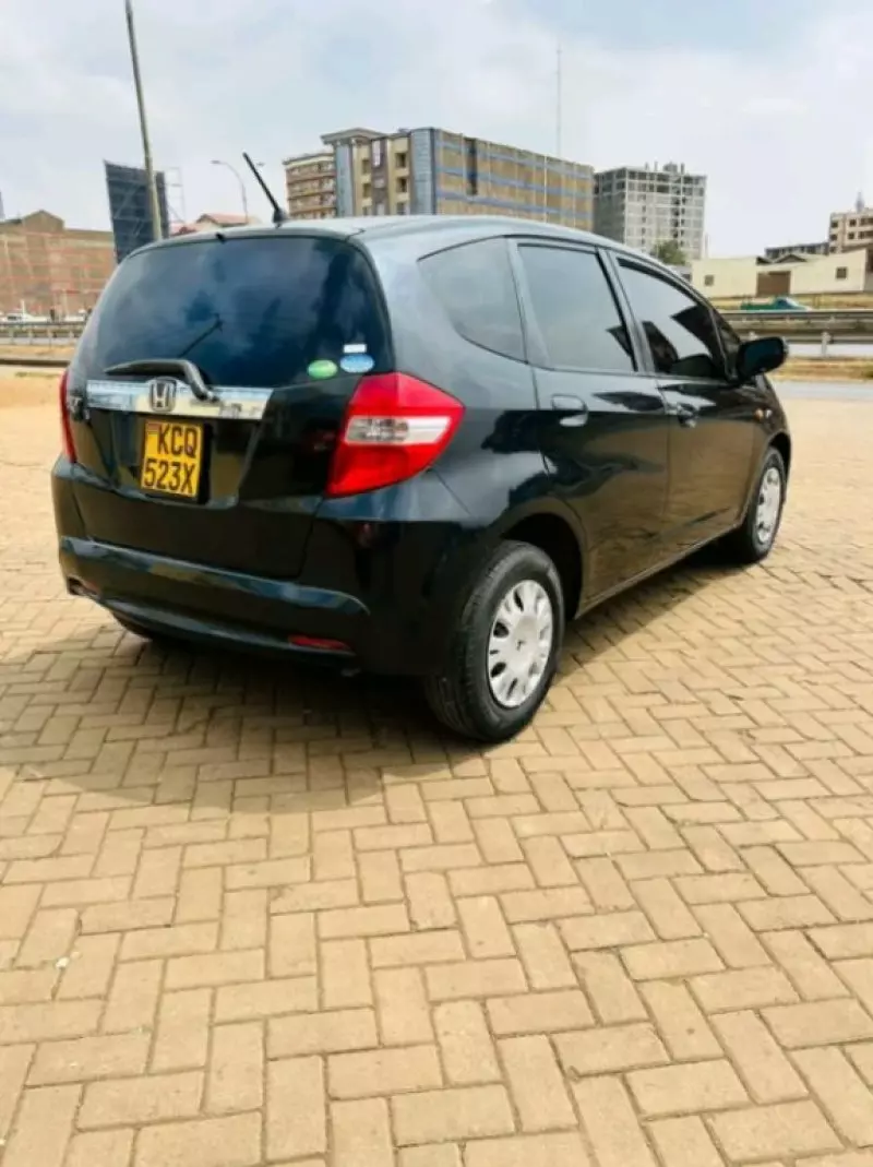 Honda Fit   - 2011