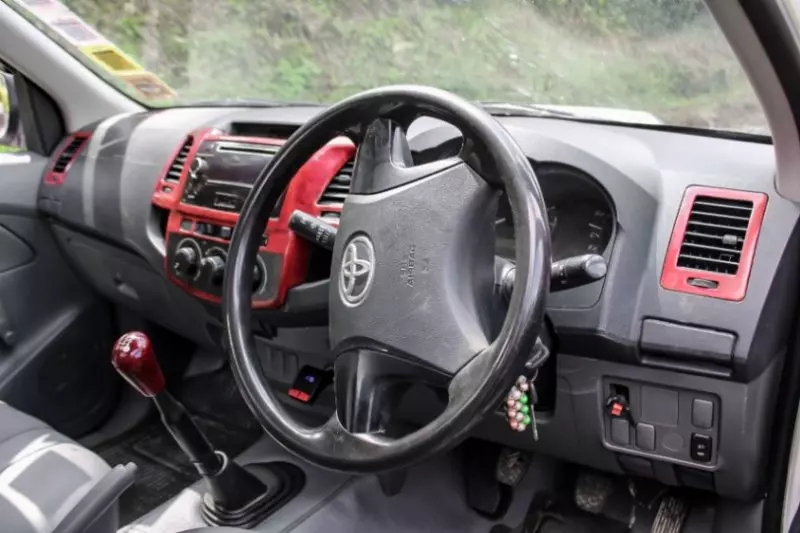 Toyota Hilux   - 2013