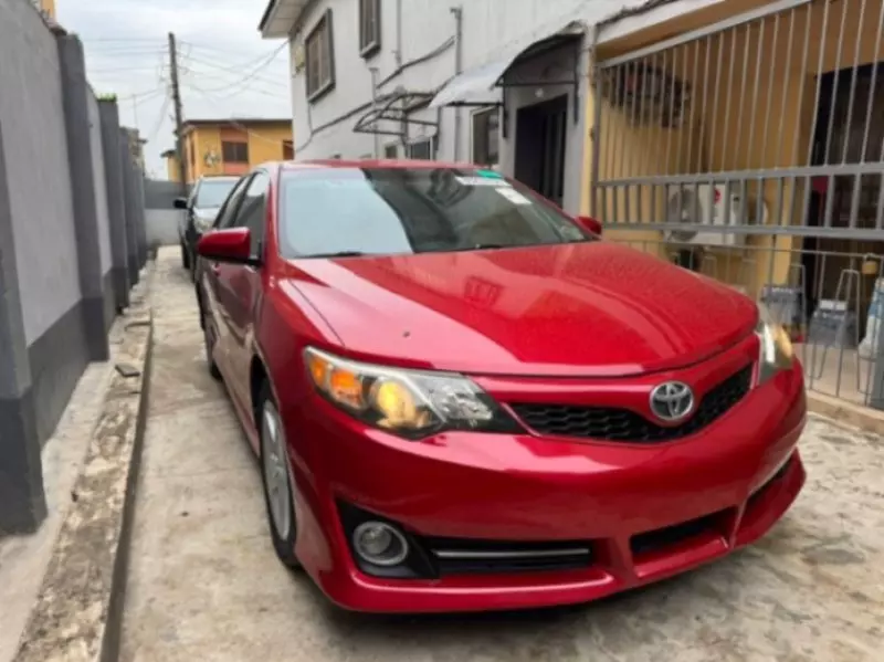 Toyota Camry   - 2014