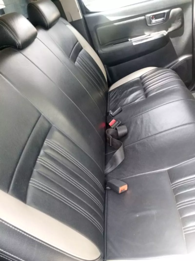 Toyota Hilux    - 2014
