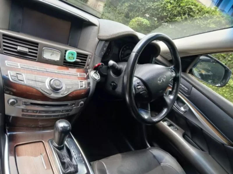 Nissan Fuga    - 2015