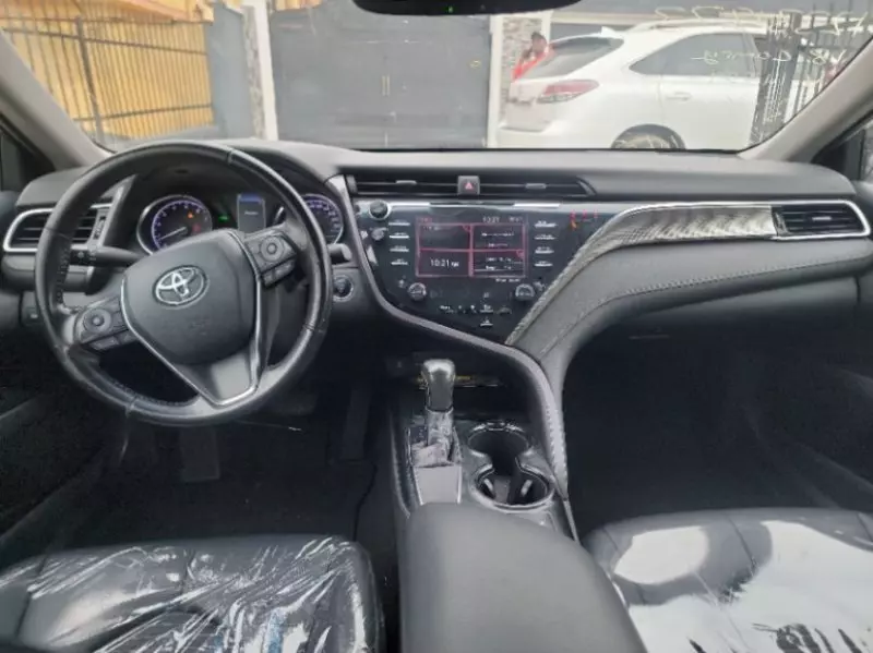 Toyota Camry   - 2018