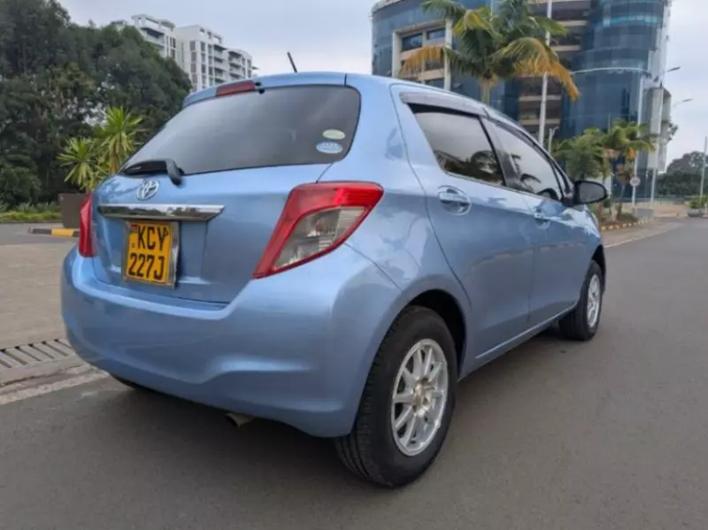 Toyota Vitz   - 2010