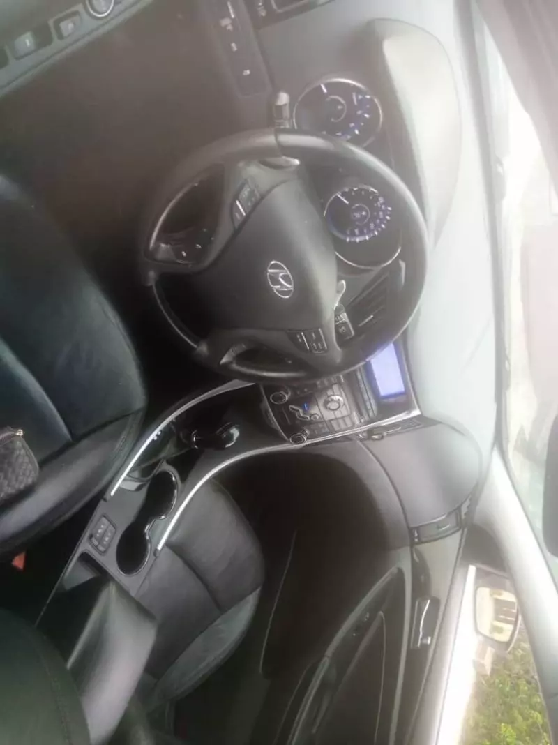 Hyundai Sonata   - 2012