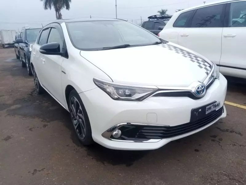 Toyota Auris Hybrid   - 2016