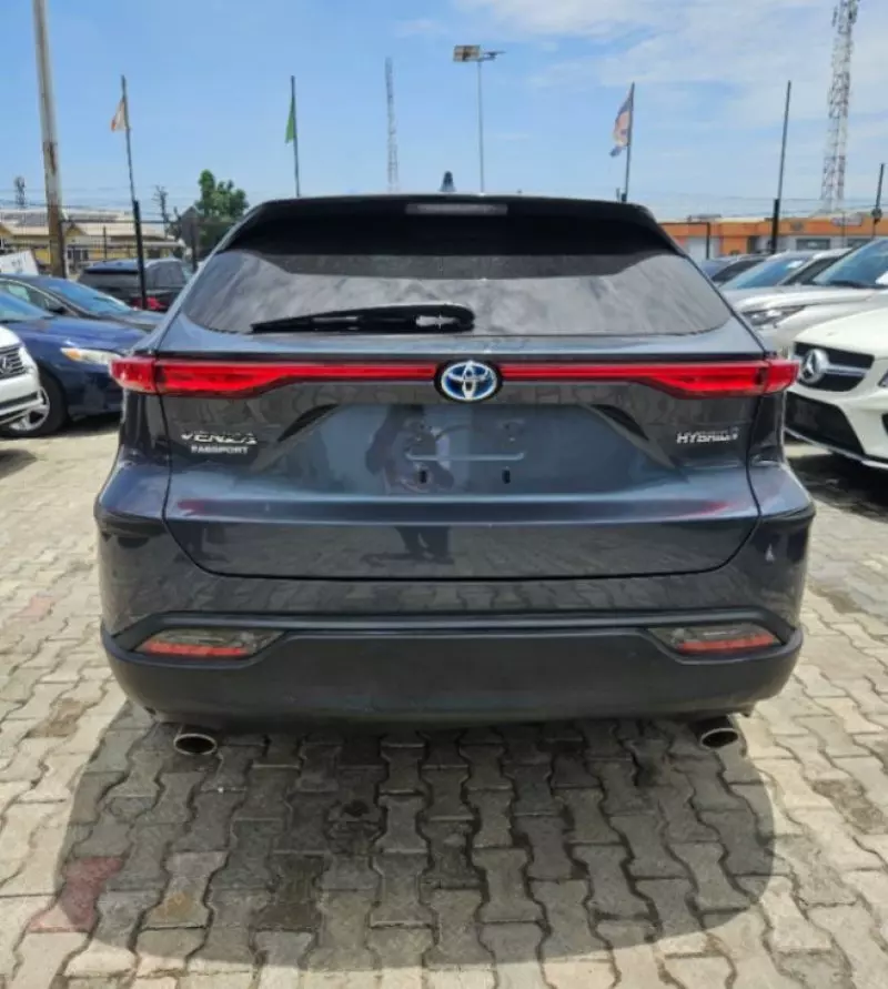 Toyota Venza   - 2022