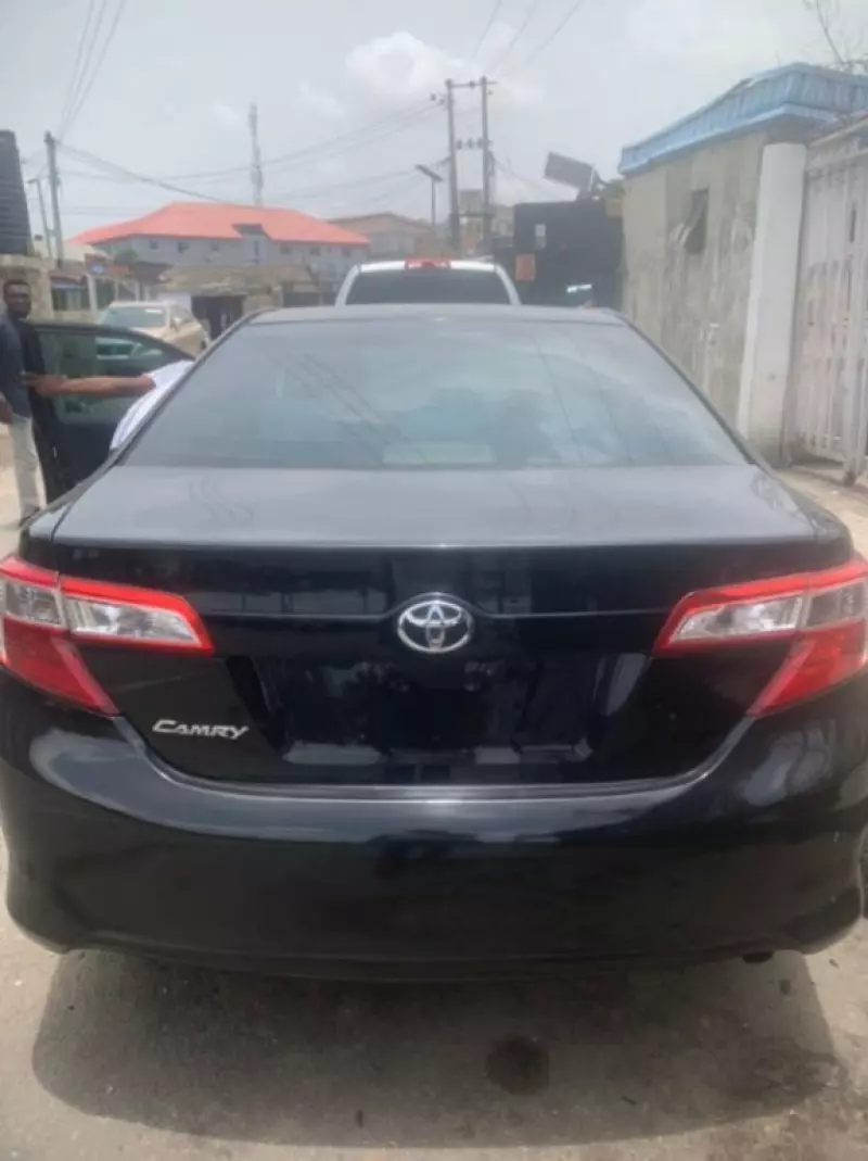 Toyota Camry   - 2012