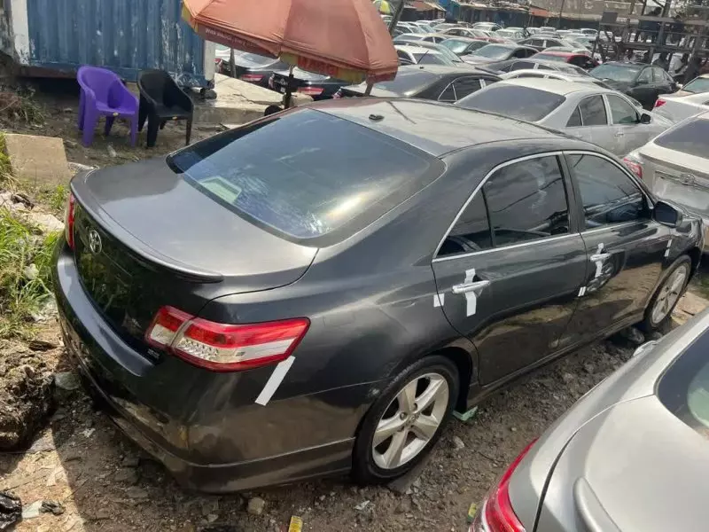 Toyota Camry   - 2010