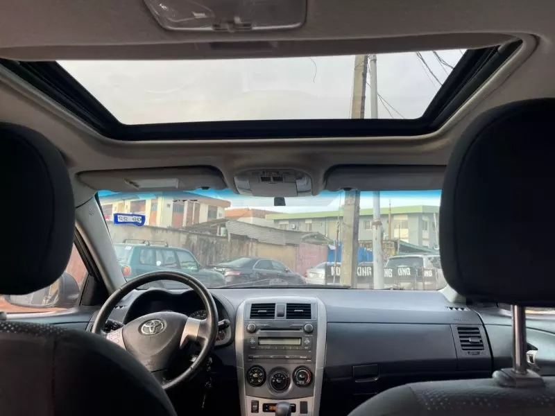 Toyota corolla   - 2010