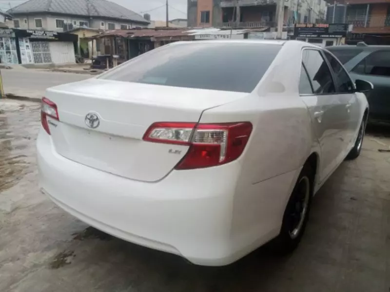 Toyota Camry   - 2012