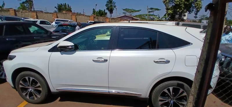 Toyota Harrier   - 2015