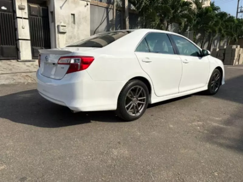 Toyota Camry   - 2012
