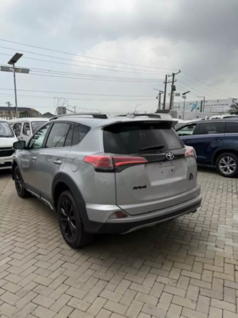 Toyota Rav4   - 2017