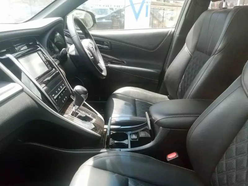 Toyota Harrier   - 2016