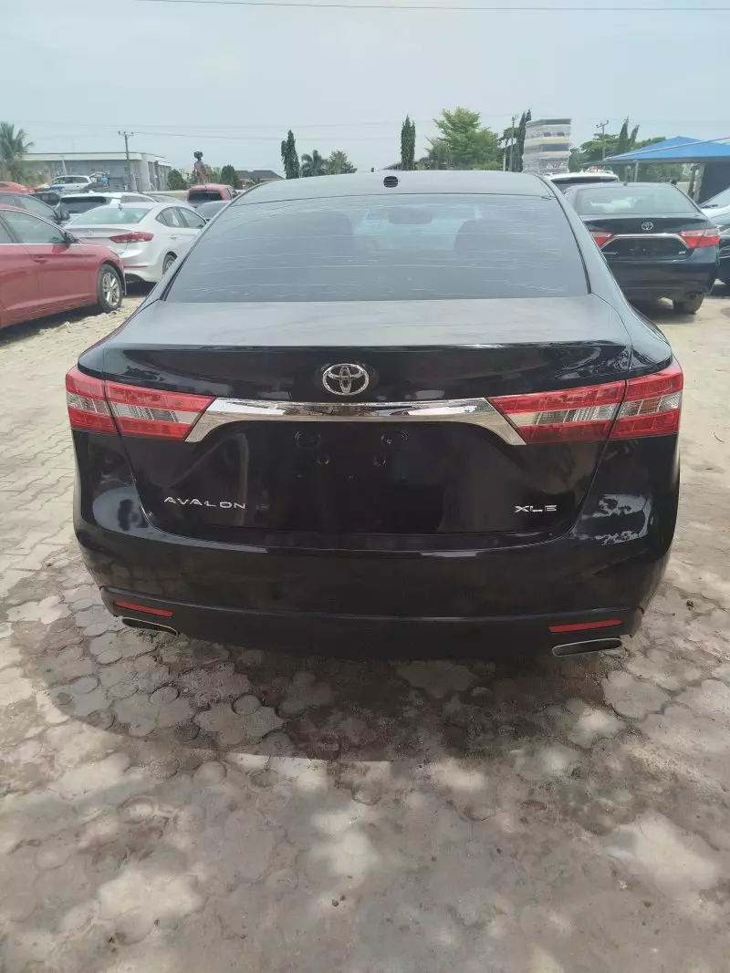 Toyota Avalon   - 2015