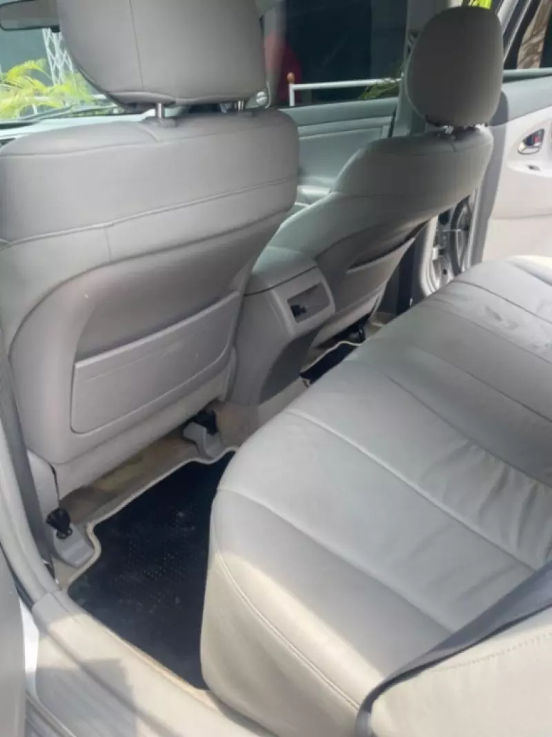 Toyota Camry   - 2010