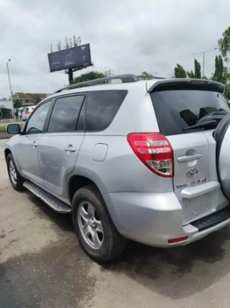 Toyota RAV 4   - 2009