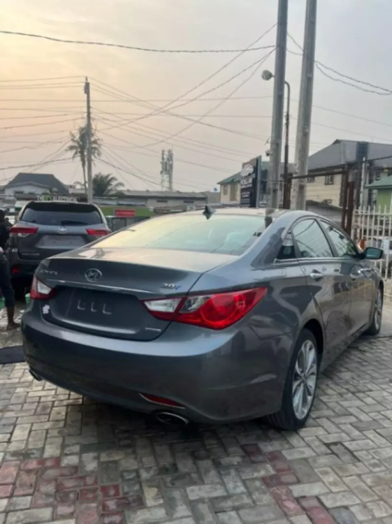 Hyundai Sonata   - 2013