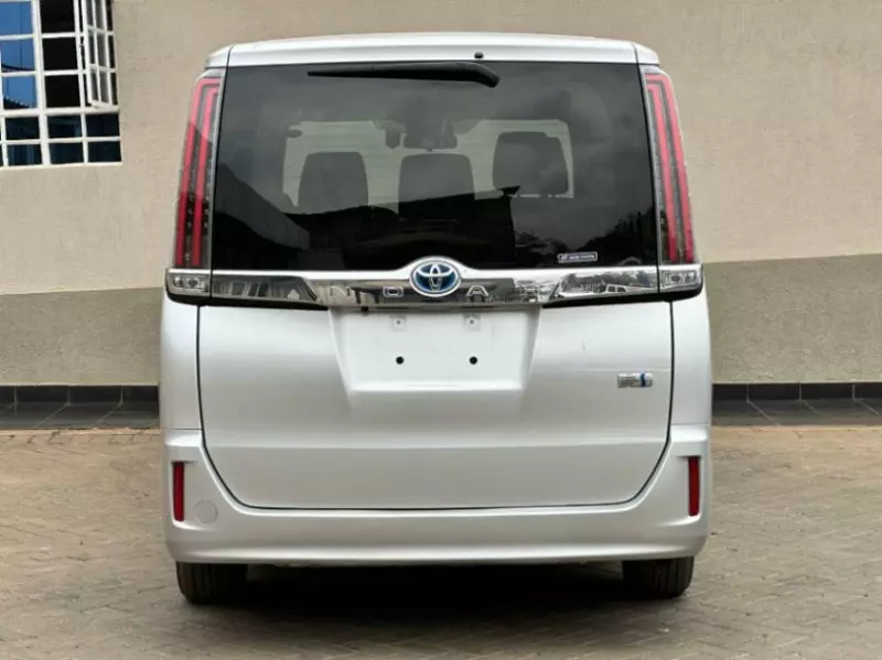 Toyota Noah Hybrid   - 2018