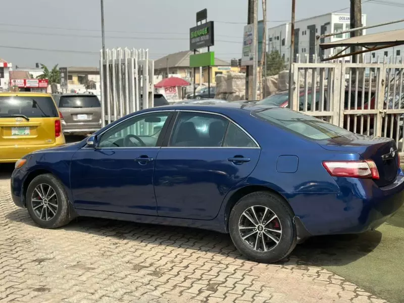 Toyota Camry   - 2009