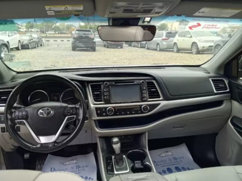 Toyota Highlander   - 2017