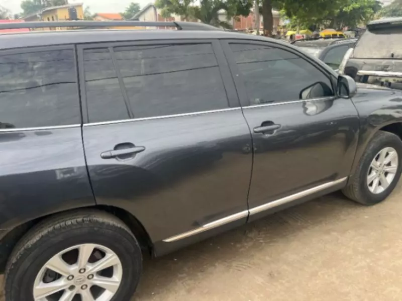 Toyota Highlander   - 2012