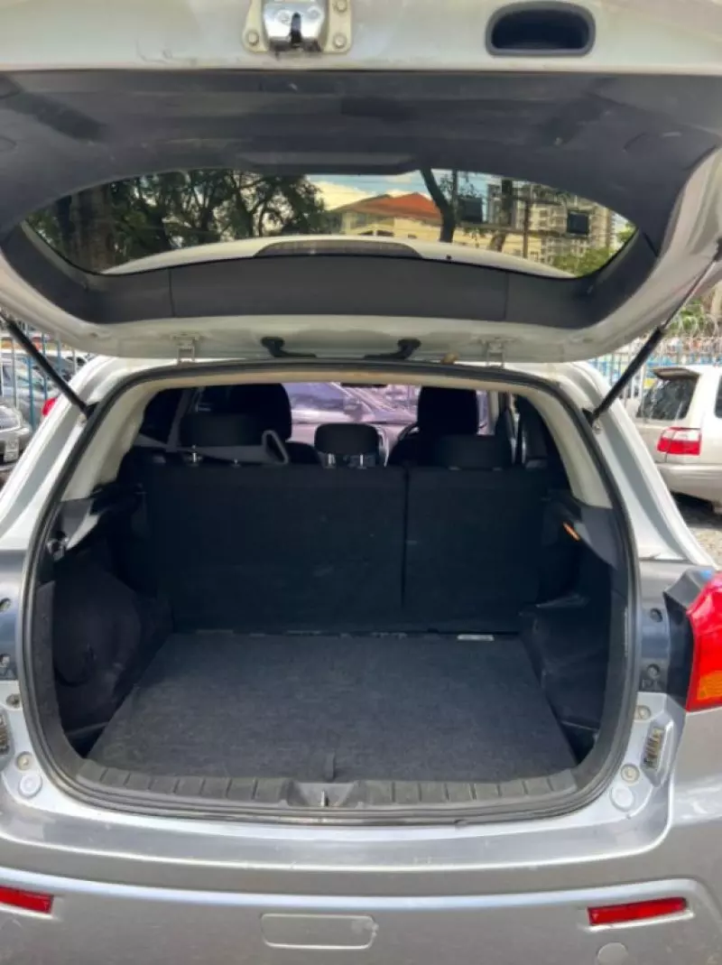 Subaru Legacy   - 2010