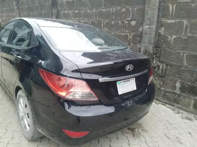 Hyundai Accent   - 2011