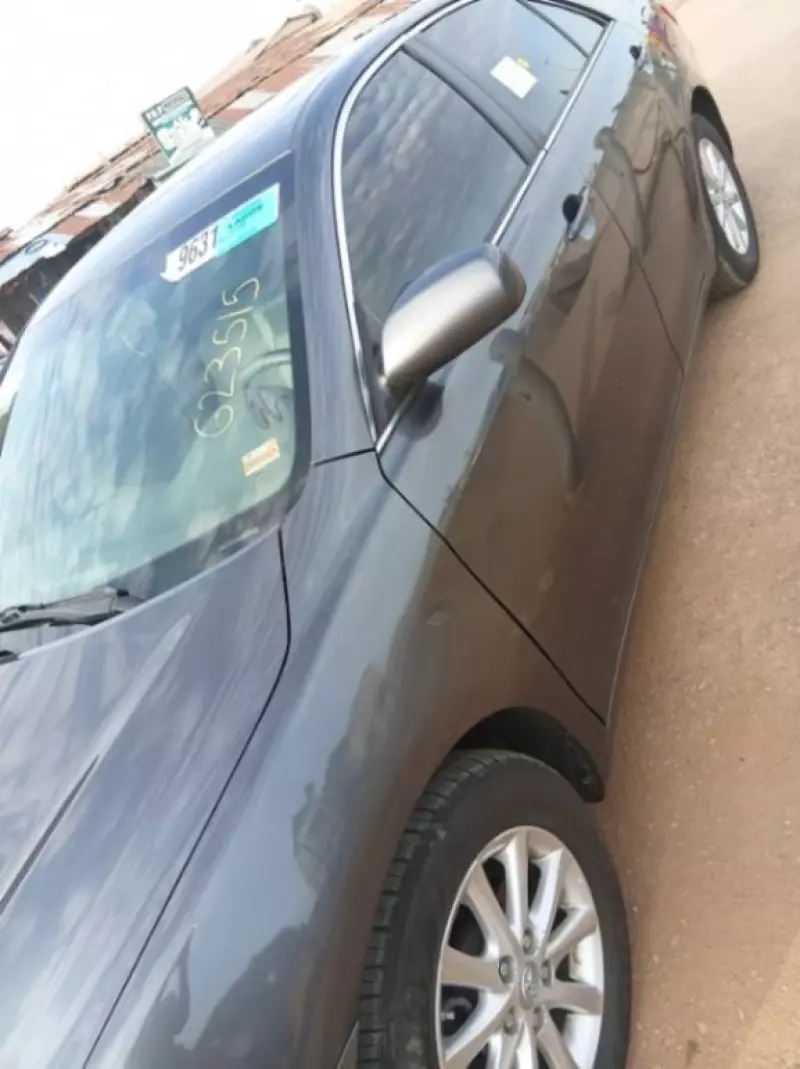 Toyota Camry   - 2011