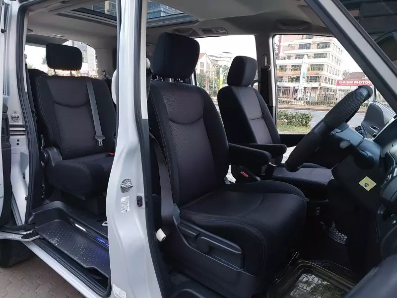 Nissan Serena   - 2012