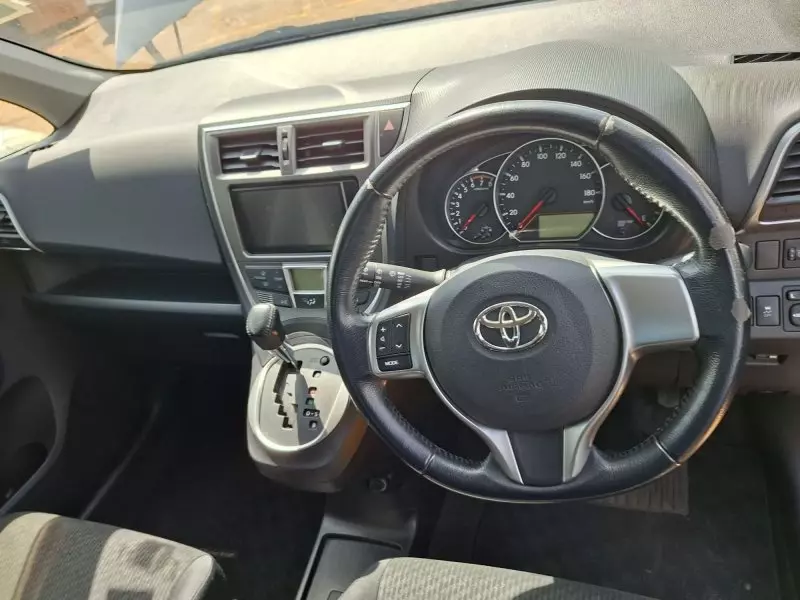 Toyota Ractis   - 2012